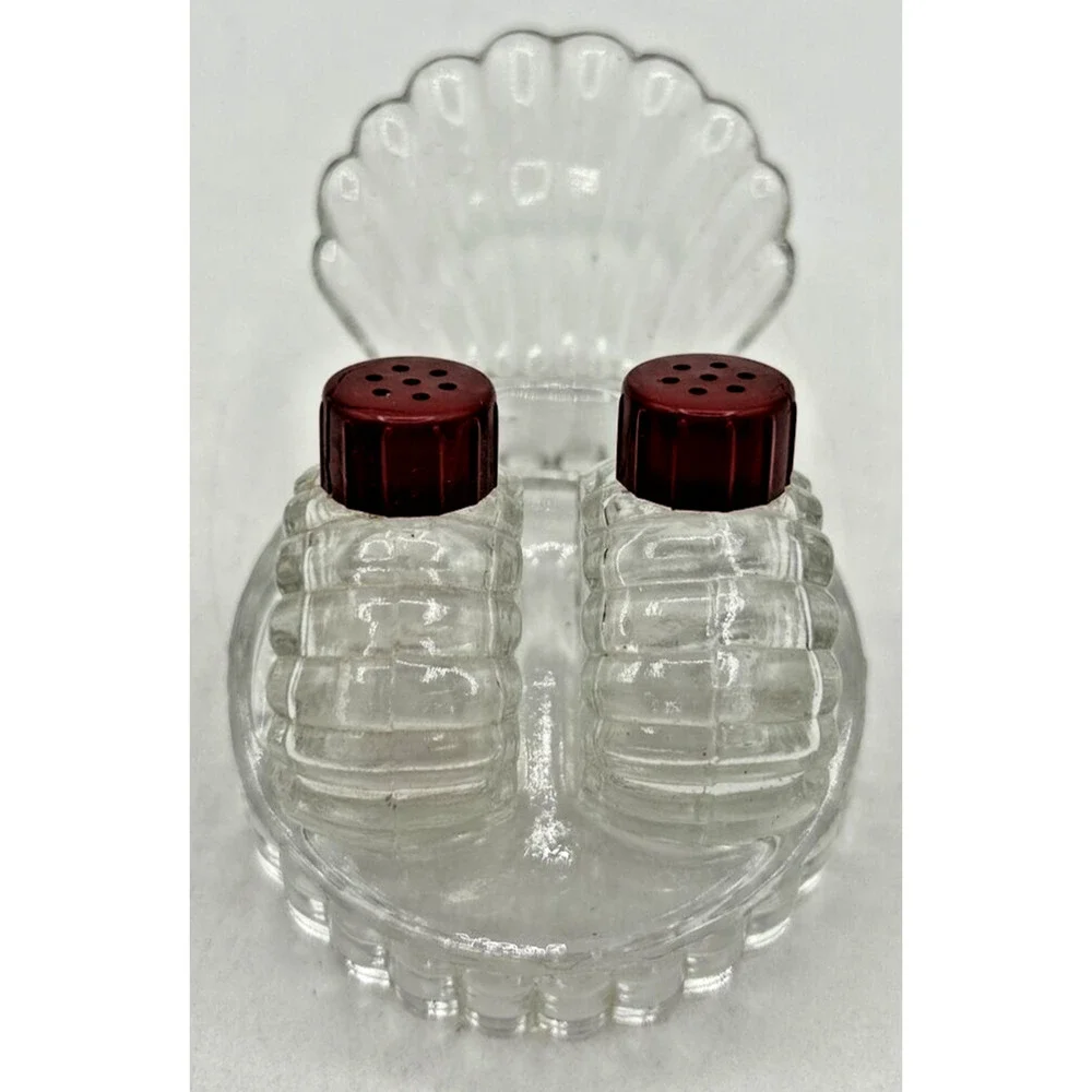 Vintage Retro Salt and Pepper Shakers Clam Shell Set U260/43